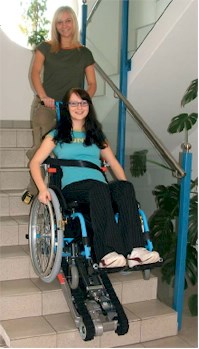 Elektrisk trappelift til kørestole betjent af hjælper